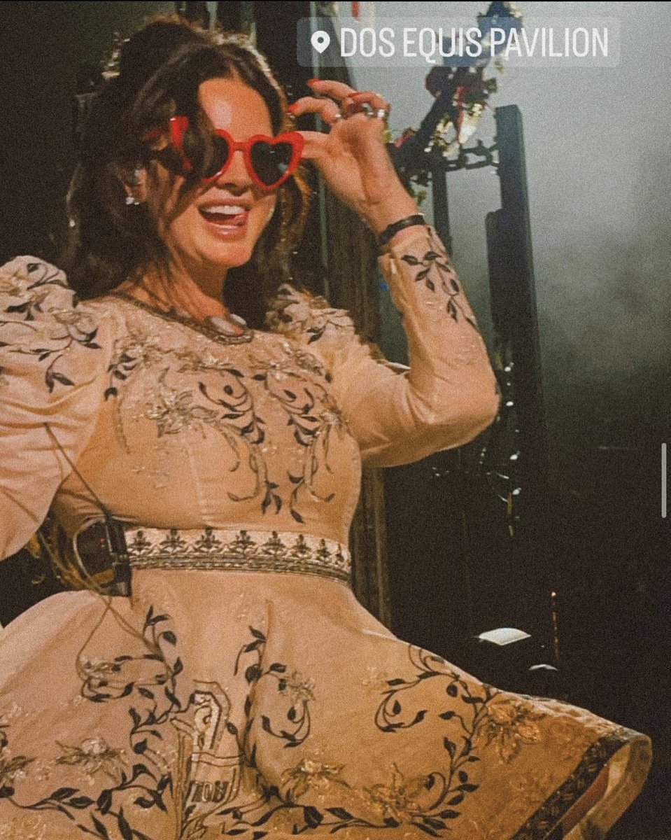 gabrimoonn's tweet image. lana del rey