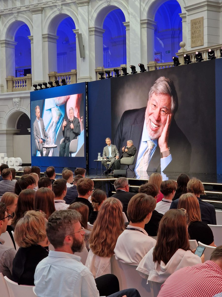 SerafimaTrend's tweet photo. It is the third consecutive year that @StateOfPoland organize the #GenFree conference, which this year was dedicated to the importance of technological innovation.
I was especially surprised and pleased that this year the speaker was the  @stevewoz -Steve Wozniak https://t.co/HoNkc7AEfe
