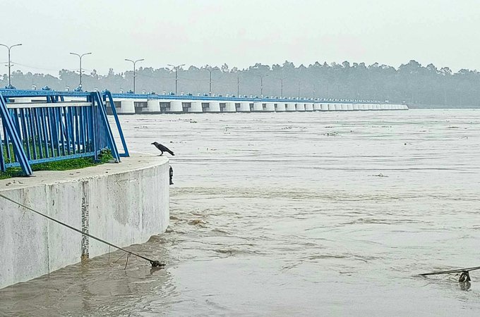 তিস্তার পানি বিপদসীমার কাছাকাছি প্রবাহিত, খুলে দেওয়া হয়েছে ৪৪টি জলকপাট