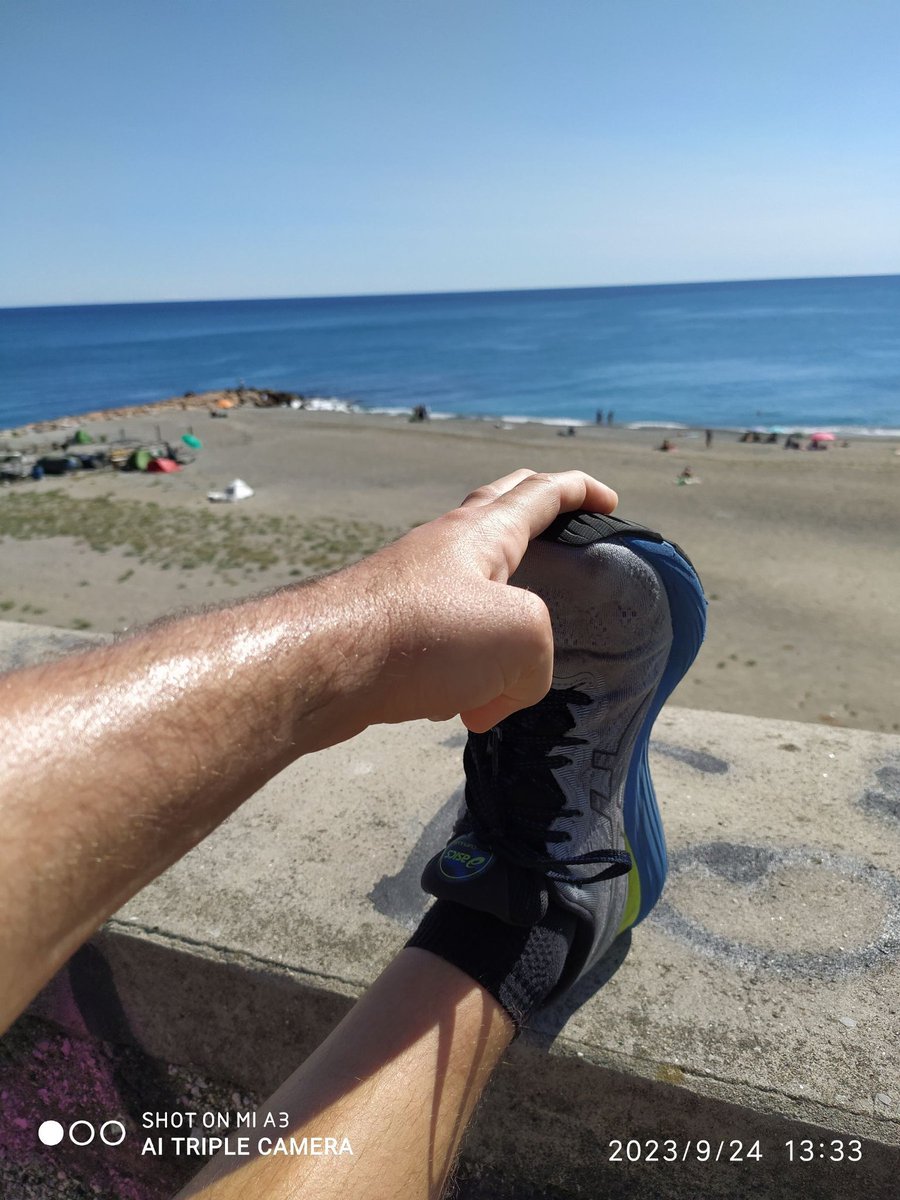carlov83's tweet photo. Prima di autunno anche se é ancora estate 🌞😎🏖️ giornata fantastica #sempreinvacanza #priamar #Savona #VisitRiviera #iloveliguria #Liguria #rivieraligure #lamialiguria #turismoinliguria #orgoglioliguria #iocorroqui #runlovers #runningtime #running #corsa #adidasrunning https://t.co/cCWWzCZjEs
