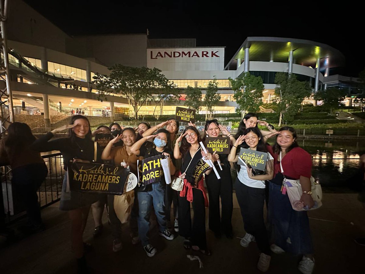 Thank you to our dedicated members who joined today's AVGG-filled day! 💋

KaDs salute to our team mall show and team online! 🫡

TWO GOOD MALLSHOWS
#AVeryGoodGirlIn3Days
#AVeryGoodGirl