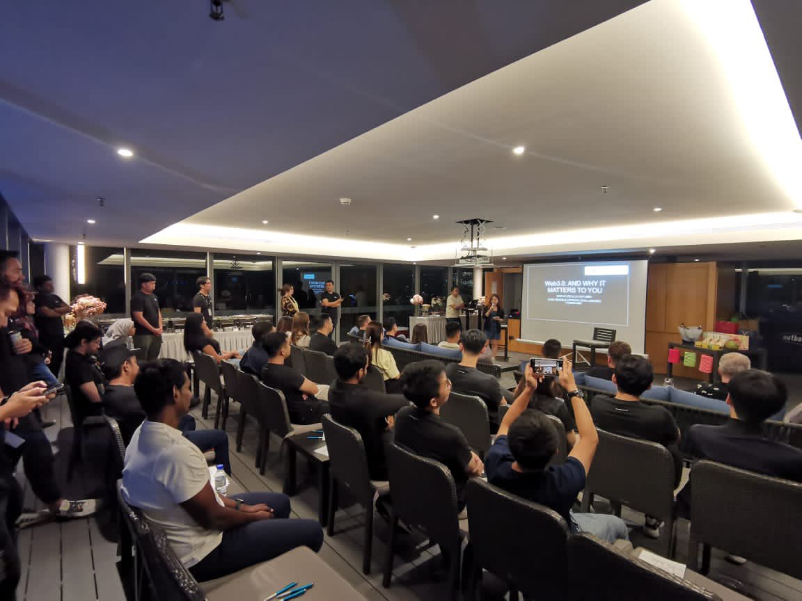 nonolee97's tweet photo. FDUSD is live on @binance! 

Thank you @FirstDigitalHQ @FDLabsHQ for the invitation to share about WEB3.0 in their townhall! 

#LydianLabs #FirstDigital #FDUSD #stablecoin #Binance https://t.co/xH2KpuZvP7