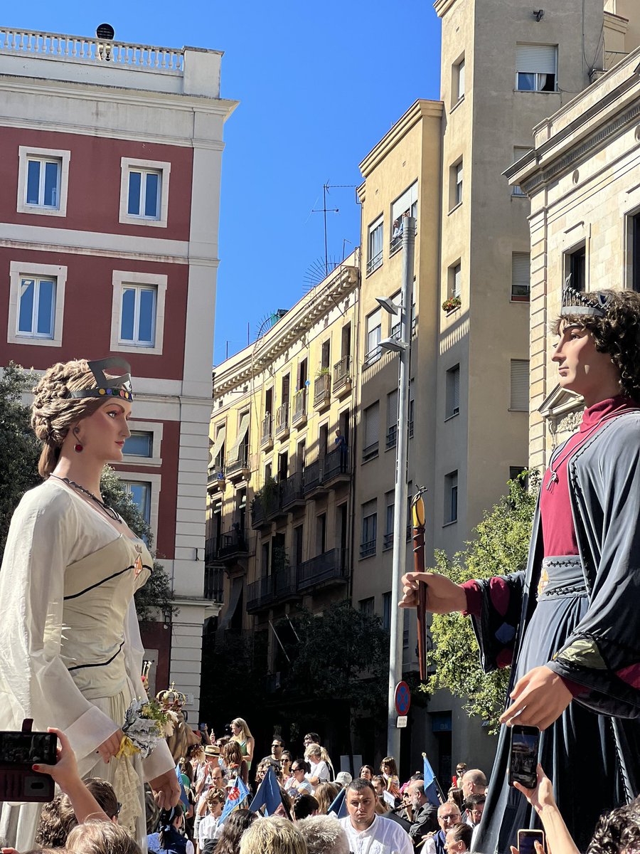 ramontremosa's tweet photo. @jaumecollboni @laiabonetrull @naciodigital @JovesValls @Minyons @CastellsEnXarxa @pilarcalvo13 @xaviertrias @TriasperBCN @jmartigalbis @neusmunte @damiacalvet @josep_rius @joanrportell @CoralCarmina @DanielMestreD @fcec14 Molt honorat, com a regidor del @bcn_ajuntament, de gaudir de les festes de la #Mercè avui a #Barcelona.
#Merce23 #Merce2023 https://t.co/looV7kGL8n