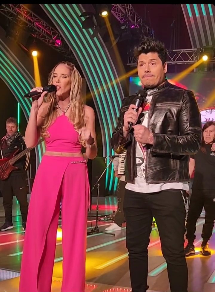 yumanmartinez's tweet photo. #Rating 
En lo más alto de @AmericaTV y la marca más alta.
@PasionOriginal logró 2,9 de promedio en sus 6 horas en vivo con picos de 3,7!!

Felicitaciones @PABLOSERANTONI @MarceBanios @Pikachu_dj @Carlosartaza10 @AmericaTV 
🎊🎊🎊🎊🎊🎊🎊🎊🎊🎊 https://t.co/kyQfTYW1tG