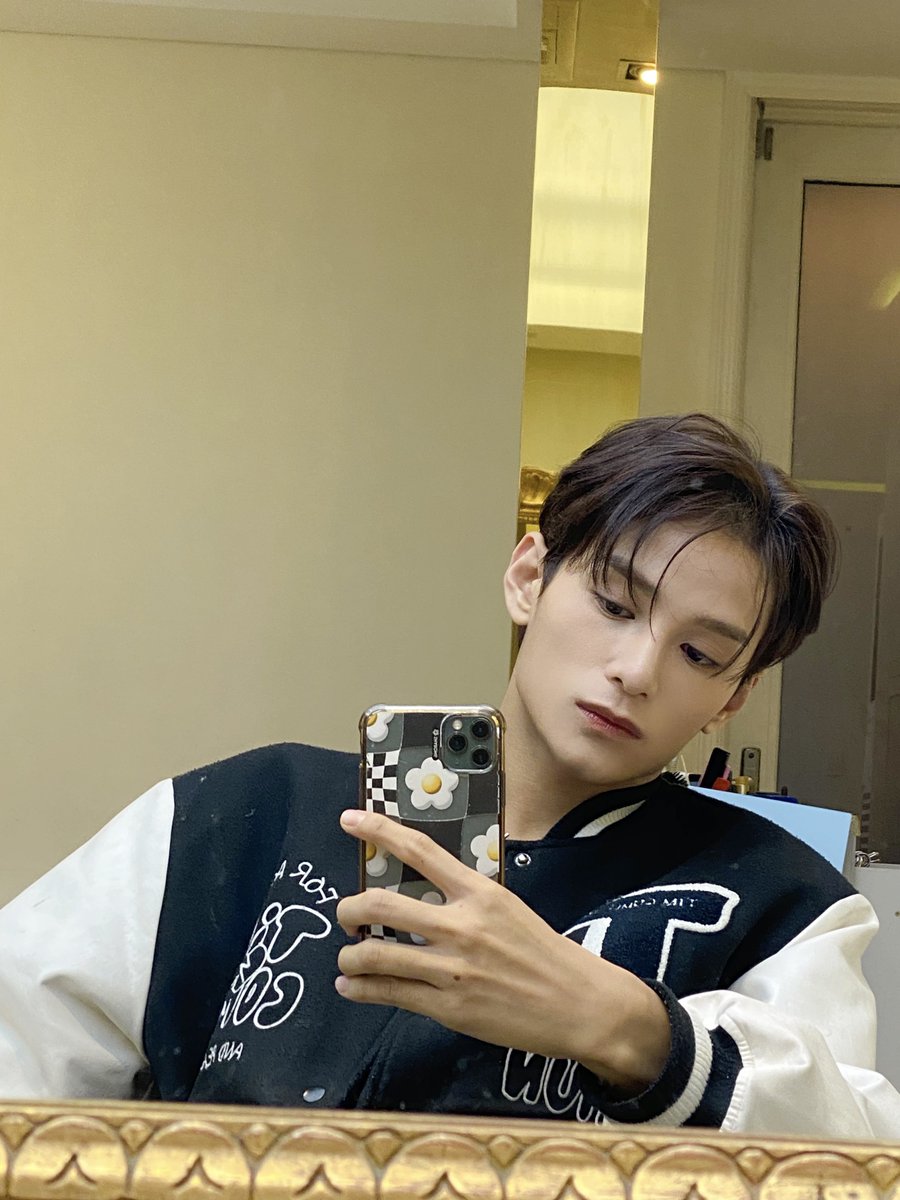 XODIAC_MEMBERS's tweet image. [#자얀] 

쏘블리들!!! 너무 보고싶었어 !!! 빨리 쏘블리들 만나고 싶어요!
Stay healthy! Stay positive! Aku cinta kalian!! Sudah makan indomie hari ini ? 💛💛💛💛 👁️👄👁️

#XODIAC #소디엑 #ZAYYAN #자얀