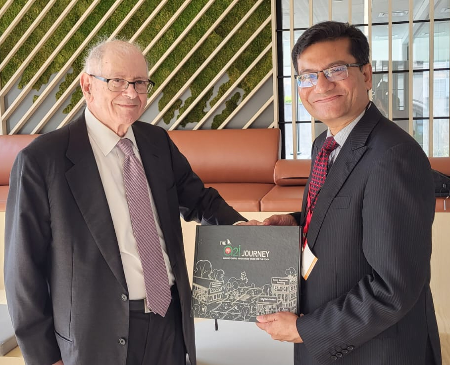 Had the honour of presenting a book on Bangladesh's remarkable journey of ‘MAKING DIGITAL WORK FOR THE POOR’ to @vgcerf and Bob Kahn, two fathers of the internet, whose audacious vision and pioneering work has shaped the digital world we live in today. @meilinfung @PCI_Initiative