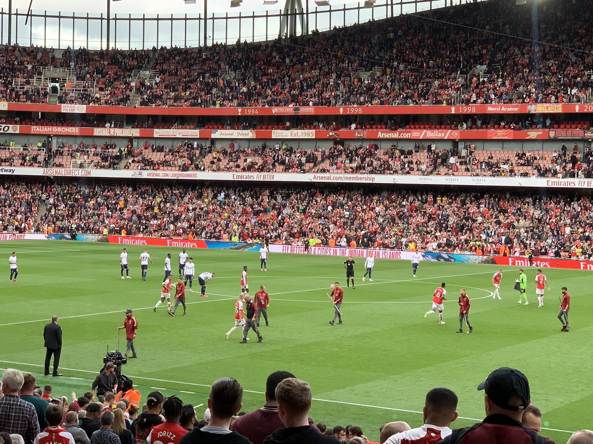 briancjeeves's tweet photo. The teams are out ahead of the second half and we are underway #ARSvTOT (1-1) https://t.co/S8qb6unNYi