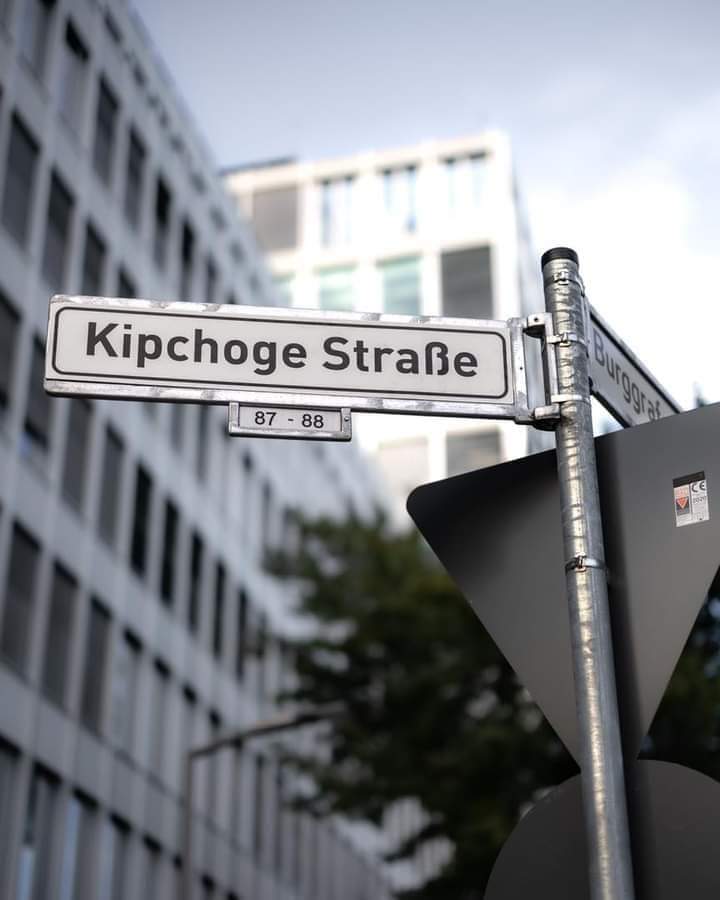 Congrats <a href="/EliudKipchoge/">Eliud Kipchoge - EGH🇰🇪</a> amazing leadership  and brilliant marathon winner  <a href="/berlinmarathon/">BMW BERLIN-MARATHON</a> 
Well done and superb performances by  all runners and teams ! <a href="/IAAF/">IAAF</a> <a href="/Olympics/">The Olympic Games</a> 
#kipchoge #Kenya 
#BerlinMarathon2023 
#BerlinMarathon #Berlin
#marathon #GOLD