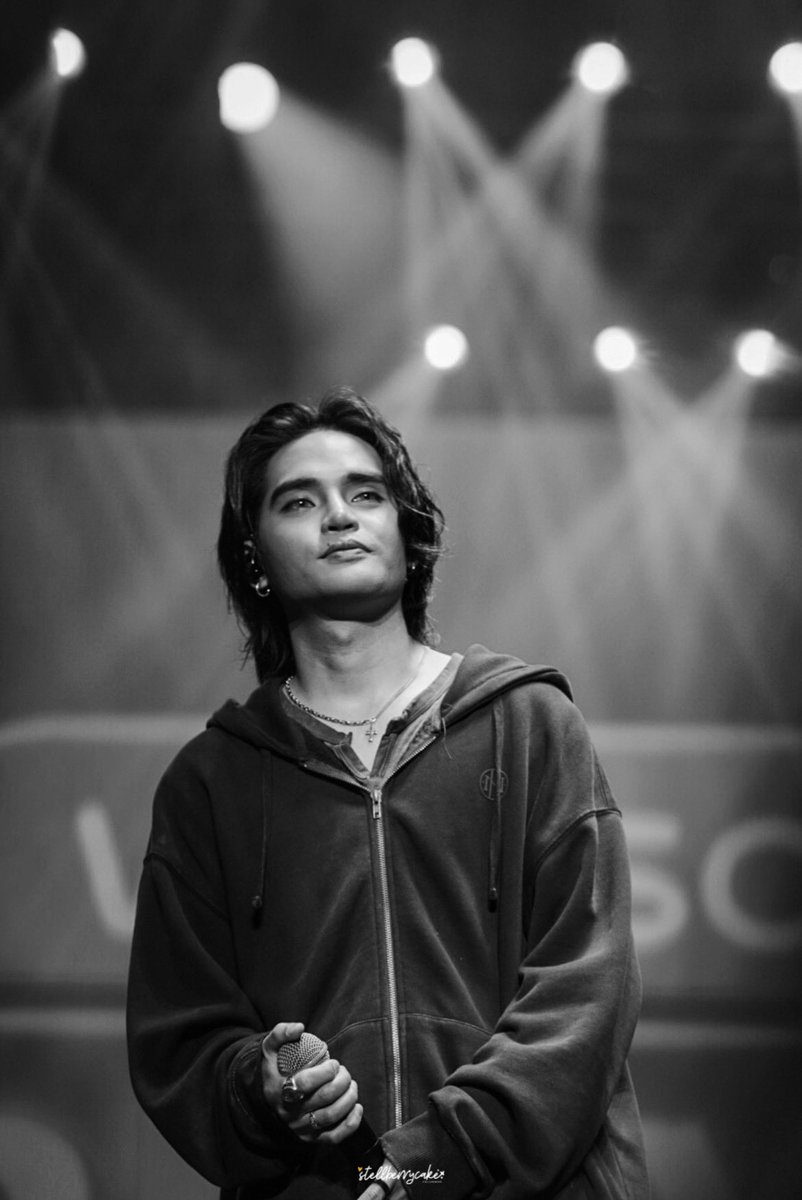 stellberrycake's tweet photo. [230024] Watsons Playlist 

BnW nalang muna 😅

SB19 LIVE IN ARANETA
@SB19Official #SB19
#SB19_PABLO @imszmc https://t.co/GVjZ9iZTVb