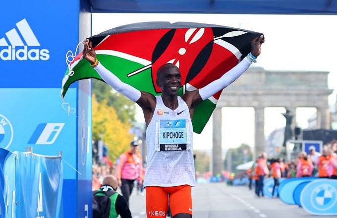 SportPesa's tweet photo. Congratulations @EliudKipchoge🐐🙌🔥

Eliud wins the 5th Berlin Marathon title of his career in 2️⃣:0️⃣2️⃣:4️⃣2️⃣ https://t.co/1Xk2ThS0Yk
