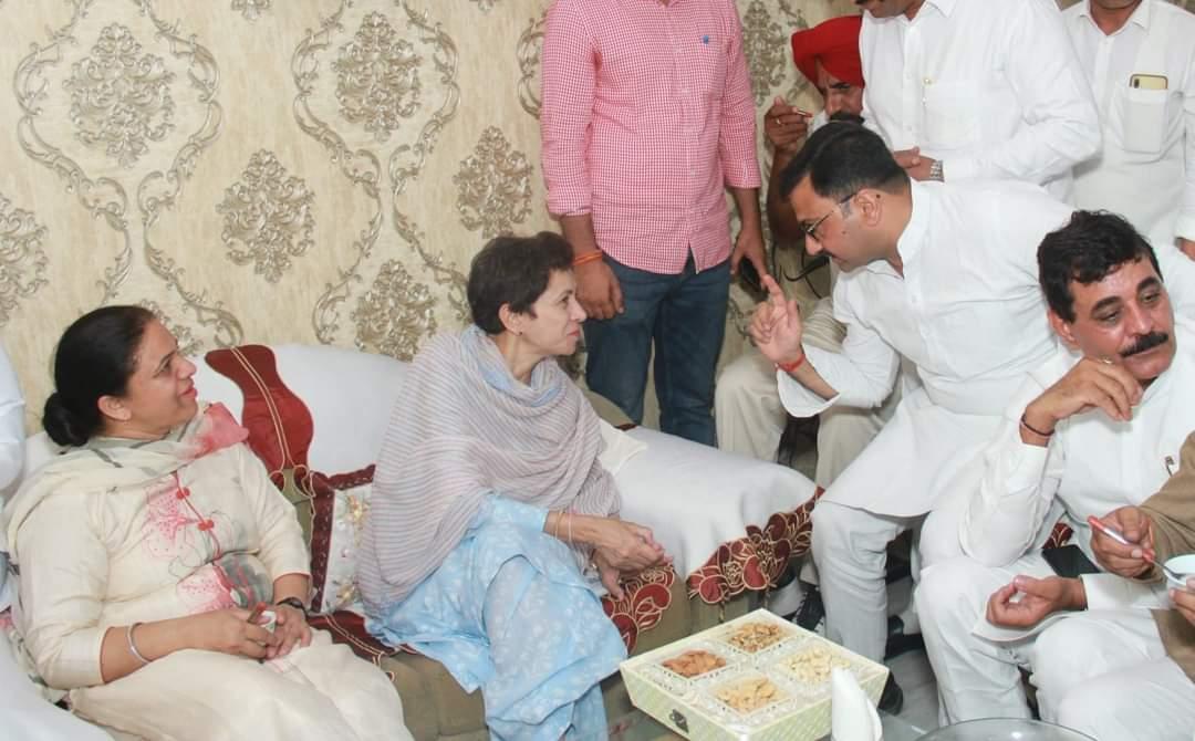SunilPanwarINC's tweet image. अखिल भारतीय कांग्रेस कमेटी की राष्ट्रीय महासचिव, छत्तीसगढ़ की प्रभारी, पूर्व केंद्रीय मंत्री, पूर्व प्रदेश अध्यक्ष आदरणीय बहन @Kumari_Selja जी को जन्मदिवस की हार्दिक बधाई एवं शुभकामनाएं ।
परमपिता परमात्मा से आपके उत्तम स्वास्थ्य व दीर्घायु की कामना करते है ।