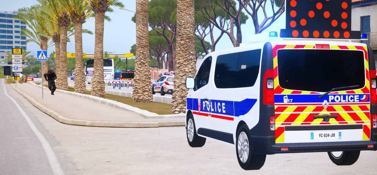 PN_A4L's tweet photo. [RECAP DE LA SEMAINE]
Sécurisation des Vignobles de Le Port par la BAC et CRS.
Dispositif de sécurité effectué par la CRS, BAC et CSI lors du recrutement.
Intervention du RAID et des services de secours dans la Cité.
Contrôle d'une sécurité Publique de la CSI motorisée. https://t.co/kkdYieJsmo