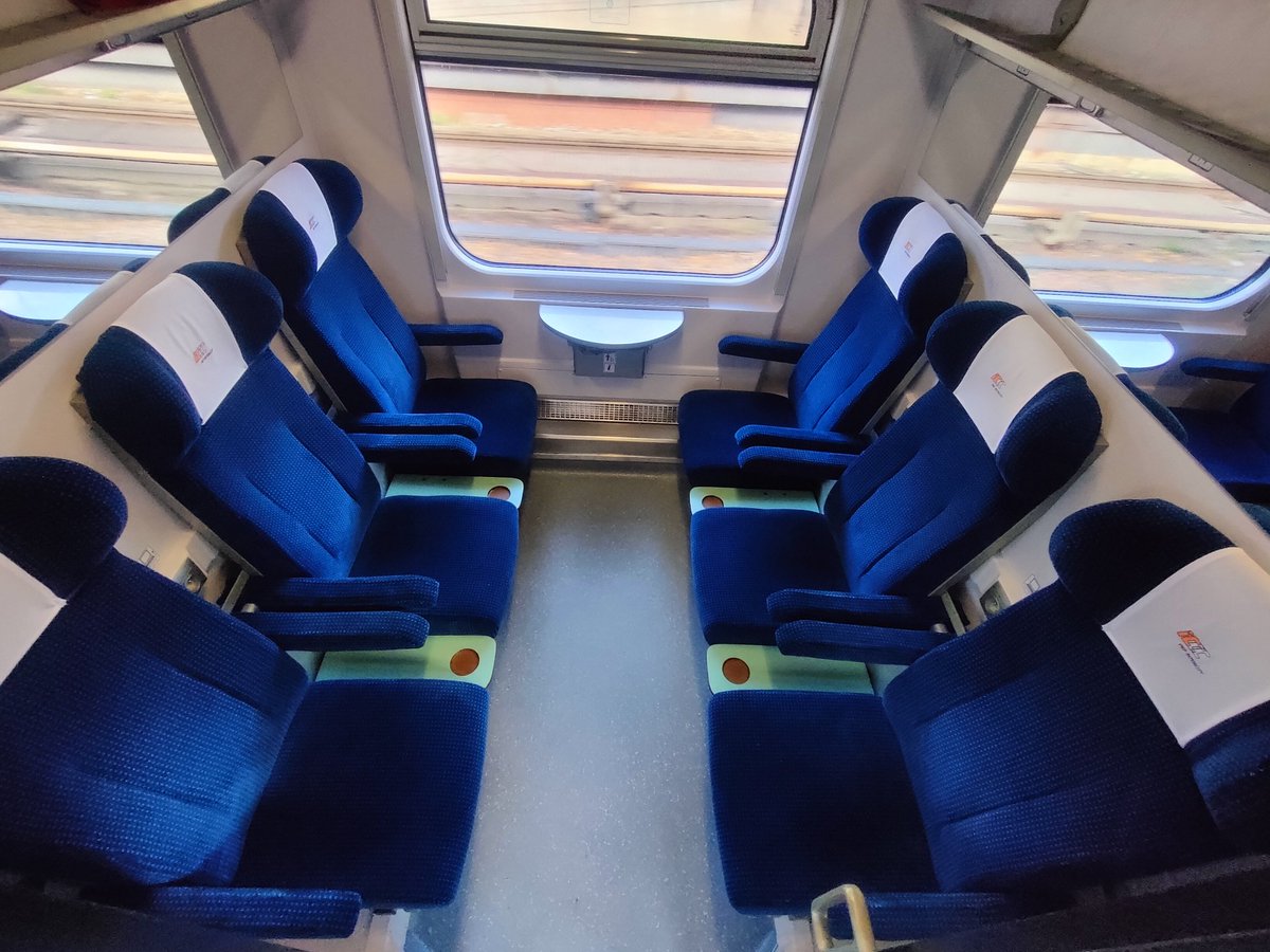 lejeunedutrain's tweet photo. Au vu du prix du billet acheté jeudi (@tgvinoui_esp risque de décédé), j'ai décidé faire un crochet par la Pologne avec l'#EC57 #IC57  "Wawel" opéré par @DB_Bahn et @PKPIntercityPDP de Berlín Hbf 🇩🇪 a Zielona Góra Główna 🇵🇱 (destination : Przemyśl Główny 🇵🇱). https://t.co/yfL58BZpHb