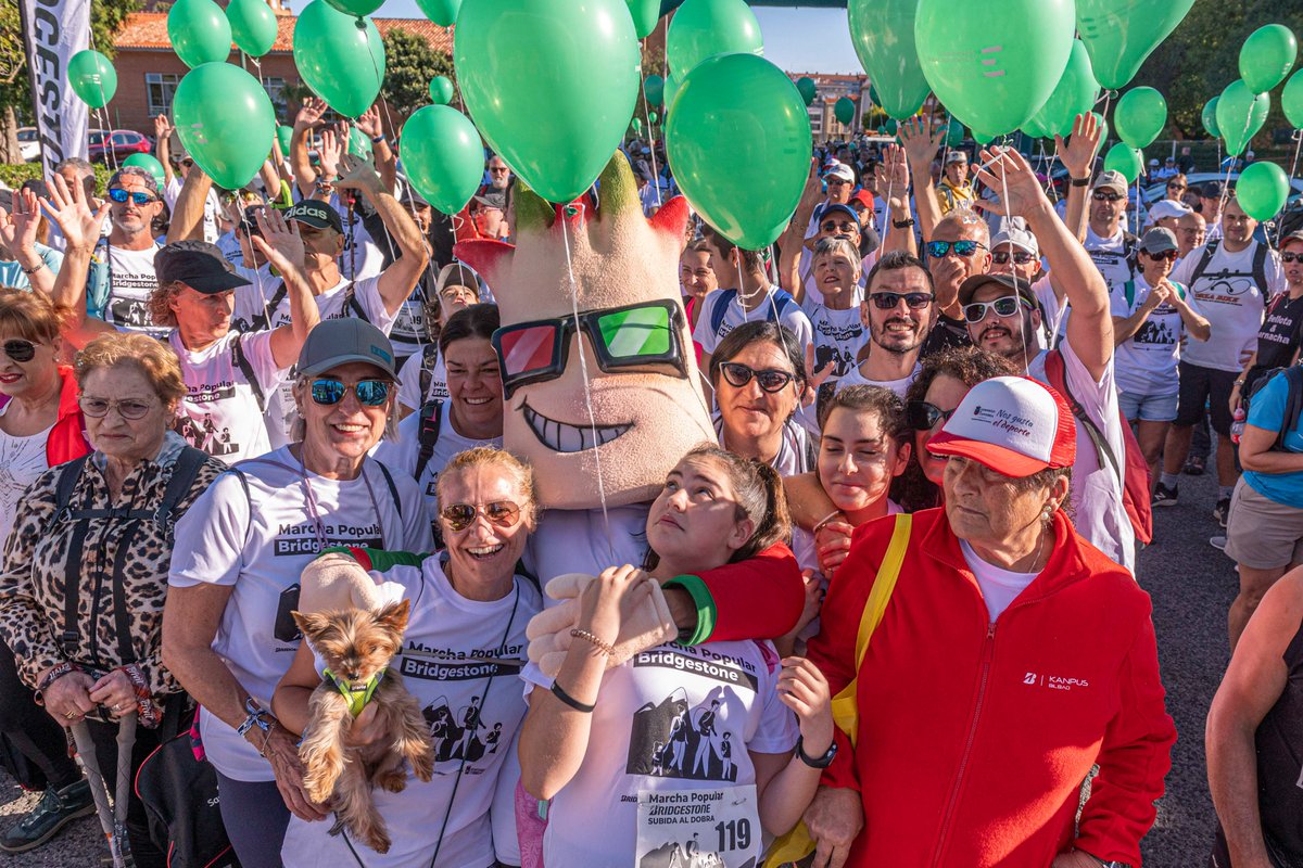 Torrelavega_es's tweet photo. 📸Una jornada soleada para celebrar la II #MarchaPopular Torrelavega y más de 400 inscritos para subir al #MonteDobra y apoyar a @AFACantabria, a los que este año @Bridgestone_H destina la recaudación
#sentireldeporte #Torrelavega #Torrelaveganízate https://t.co/yRukaHvbgQ