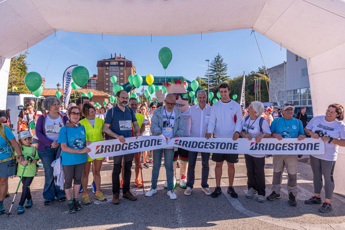 Torrelavega_es's tweet photo. 📸Una jornada soleada para celebrar la II #MarchaPopular Torrelavega y más de 400 inscritos para subir al #MonteDobra y apoyar a @AFACantabria, a los que este año @Bridgestone_H destina la recaudación
#sentireldeporte #Torrelavega #Torrelaveganízate https://t.co/yRukaHvbgQ