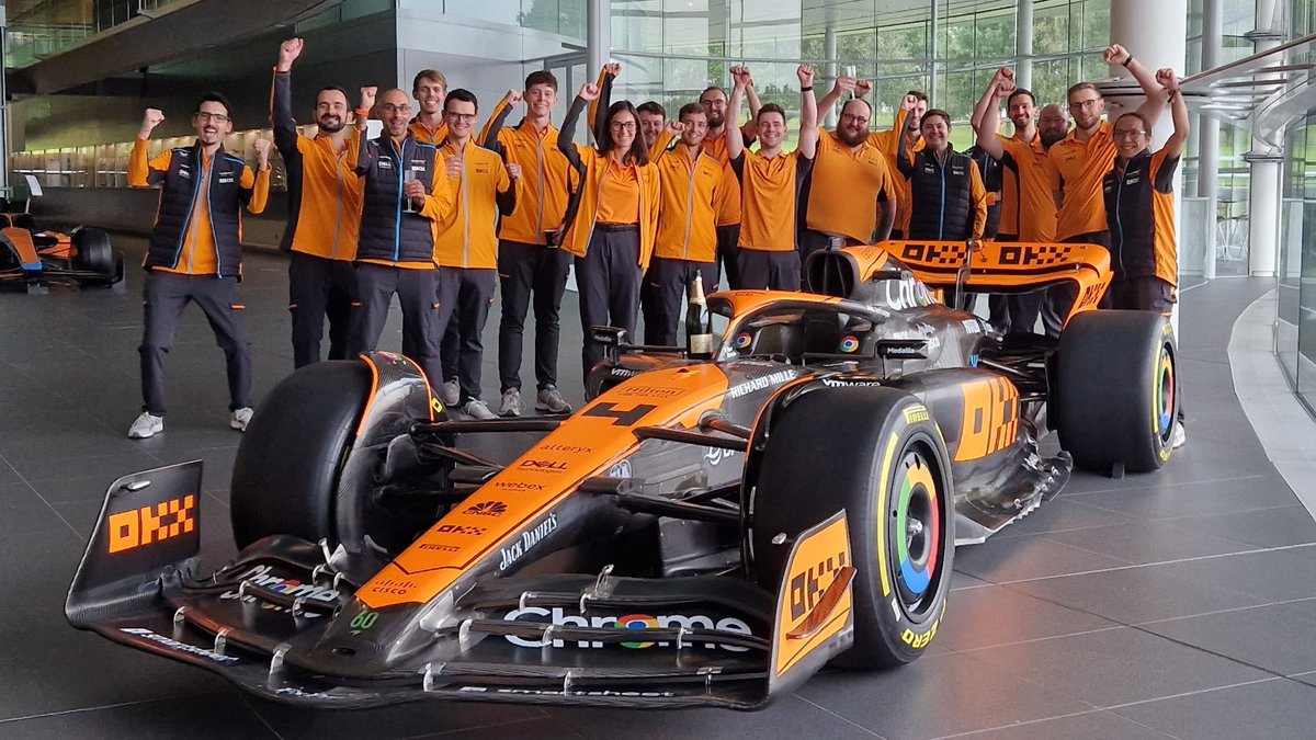 Shoutout to the team back home at MTC in Mission Control, working through the early hours of the morning to help deliver the double podium. 🧡🏆 We couldn't have done it without you! #JapaneseGP 🇯🇵