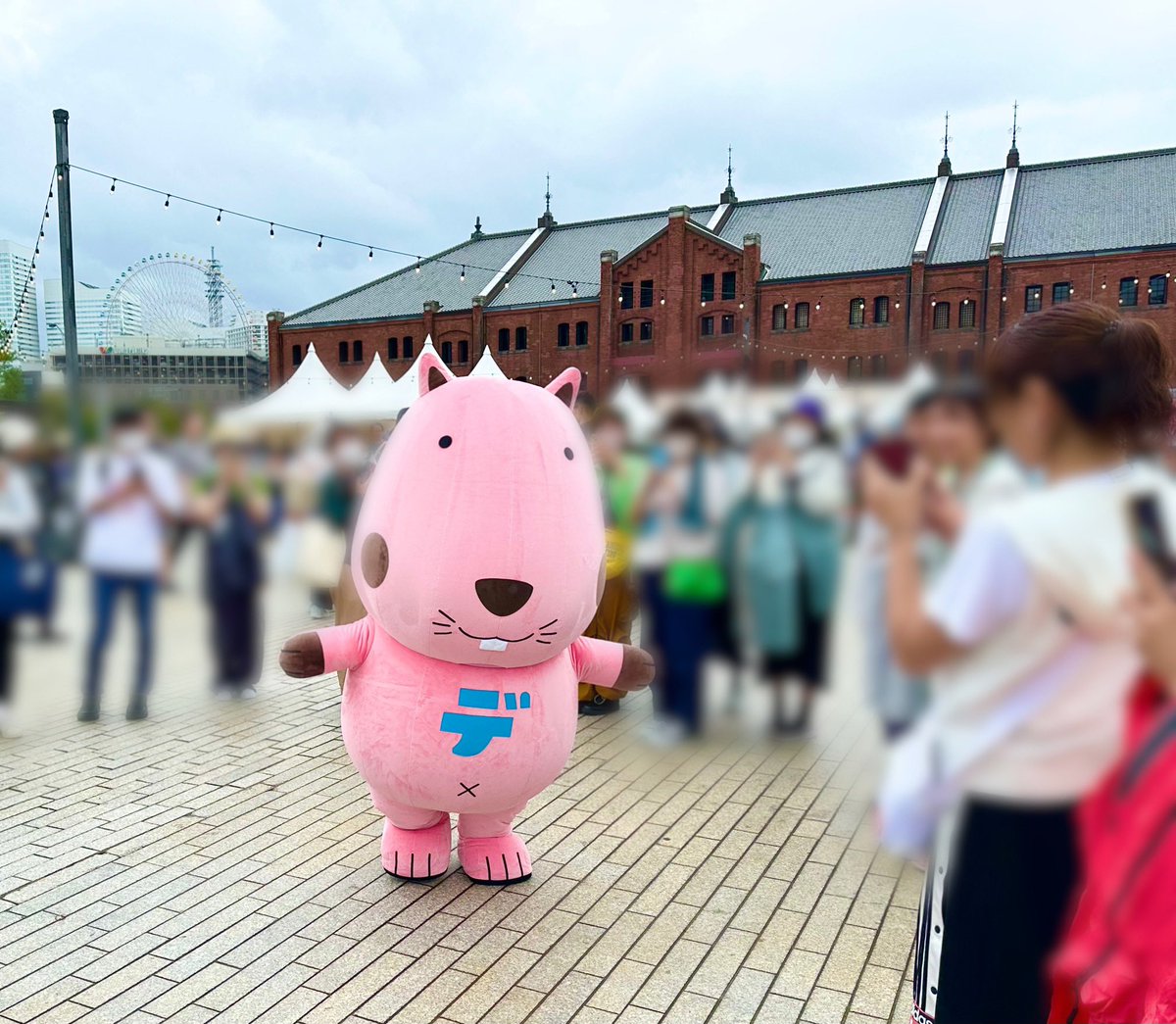 オーガスタキャンプ に #デラデラくん がサプライズ登場✨✨ 沢山の方