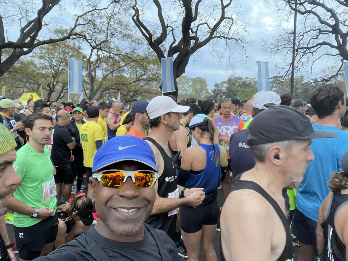 CDCordobaR's tweet photo. Esperando la largada de la Maratón de Buenos Aires 2023. Listo para estos 42k https://t.co/Xi5XzAPpOr