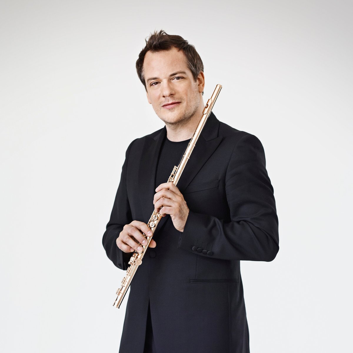 Warner Classics & Erato (@warnerclassics) on Twitter photo Congratulations <a href="/EPahud/">Emmanuel Pahud</a>, recipient of the Léonie Sonning Music Prize! 🏆
"...one of the woodwind superstars, embodying classical ideals of beauty, elegance and equilibrism while simultaneously being a driving force in the creation of new works with a modern edge." <a href="/sonningmusic/">Léonie Sonning Music Foundation</a> Congratulations <a href="/EPahud/">Emmanuel Pahud</a>, recipient of the Léonie Sonning Music Prize! 🏆
"...one of the woodwind superstars, embodying classical ideals of beauty, elegance and equilibrism while simultaneously being a driving force in the creation of new works with a modern edge." <a href="/sonningmusic/">Léonie Sonning Music Foundation</a>