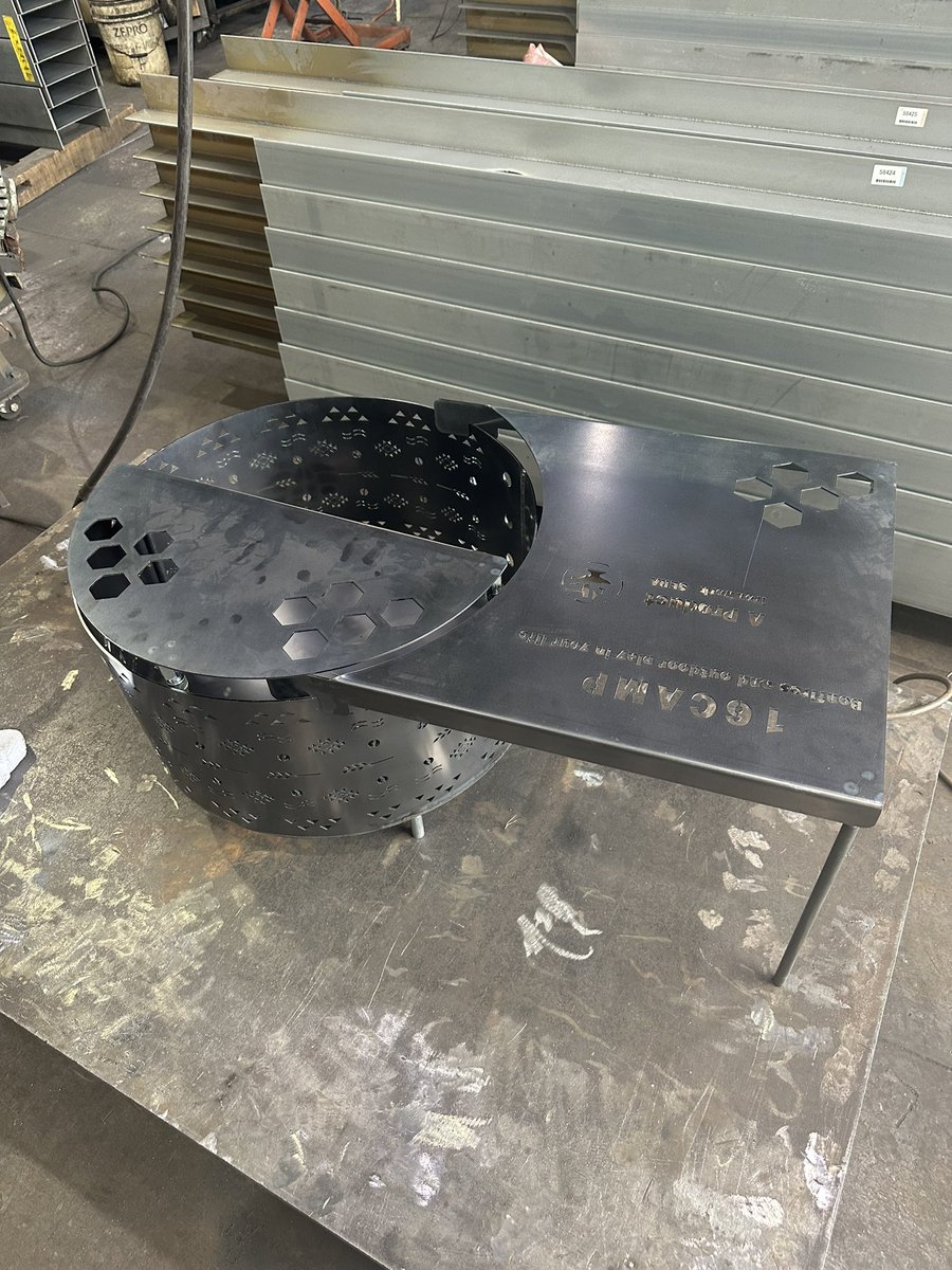 mikamimsayuki's tweet photo. A Productオーダー焚き火台

円形の焚き火台は柄をお好みに合わせてレーザーカット可能です。
付属の五徳やサイドテーブルもオプションで対応できます。

#焚き火
#焚き火台
#キャンプ
#北海道キャンプ
#ガレージブランド
#鉄工所
#当麻町
#ironoven
#Aproduct https://t.co/x3vdMOt967