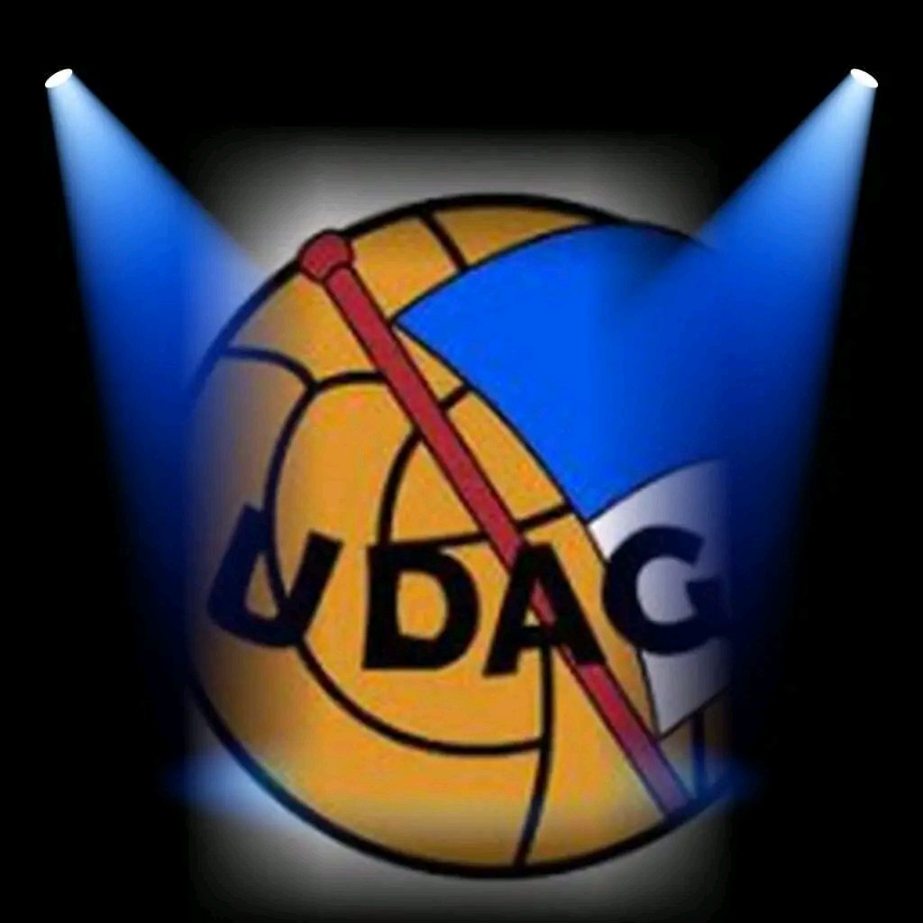 BalaGrama's tweet photo. En breves momentos, la @UDAGramenet se estrena en #4cat17. Ninguna info oficial sobre la actualidad del club ni del partido suspendido en la 1a jornada #futbolcat #LaGrama #LaAuténtica https://t.co/cNQWIt3SEF