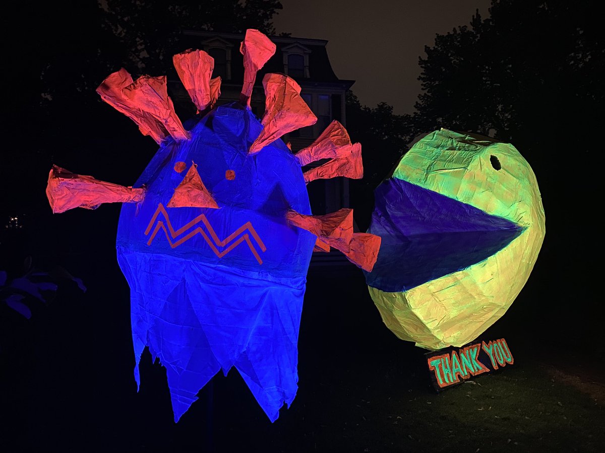 FabSpiderCrab's tweet photo. @LauraMiers For us, it was giving thanks to researchers, front line folk, and those taking care of the sick. This 8’ lawn sculpture (paper mache) was a family project. https://t.co/G0gvOPgcJA