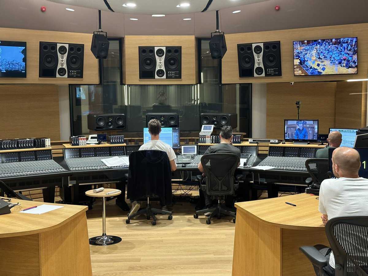 #Giants #synchronstudio