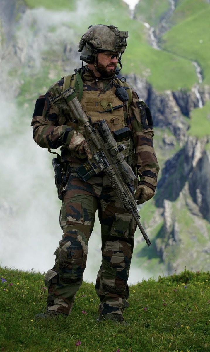 N’oublions pas 🇫🇷 

Le caporal-chef Maxime Blasco du 7e bataillon de chasseurs alpins de Varces, tué au combat au Mali le 24 septembre 2021. 

Une pensée pour lui, ses proches, ses frères d'armes et sa famille. 🙏🏼 

Qu'il repose en paix 🕊️🇫🇷