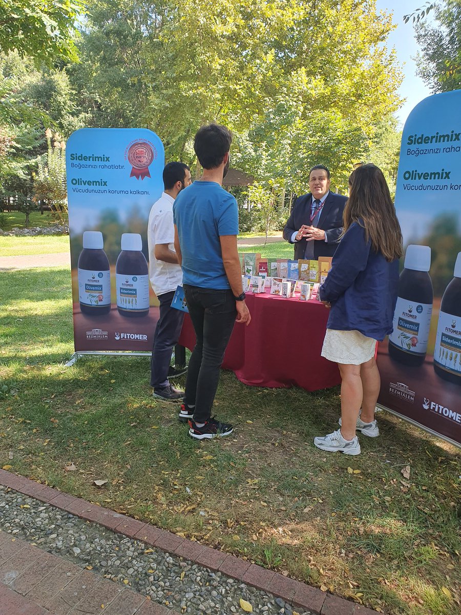 Bugün kahvaltı davetimizi kabul ederek bize katılan mezunlarımız, hepinize teşekkür ederiz. Biz sizleri özlemişiz, sizlerle bir araya gelmekten çok mutlu olduk. Sohbetlerimizden sizlerinde özlediğini ve mutlu olduğunu gördük. <a href="/bezmialem/">Bezmiâlem Vakıf Üniversitesi</a> <a href="/BVU_Rektorluk/">Adem Akçakaya</a> <a href="/DrGormezoglu/">Dr. Zeynep Görmezoğlu</a>