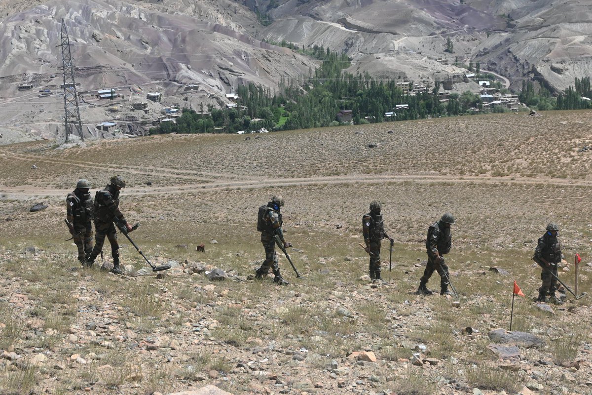 DIPR_Kargil's tweet photo. @dc_Kgl appreciates efforts by #Sappers of #Foreverinoperations Division during his visit to #Khurbathang wherein 123 #UXOs have been disposed off during #Sanitisation of Link Road from #Khurbathang Airport to Khardong-Shakulchey-Pashkum to ensure safety of local community. 1/2 https://t.co/1YAY5LuBDD