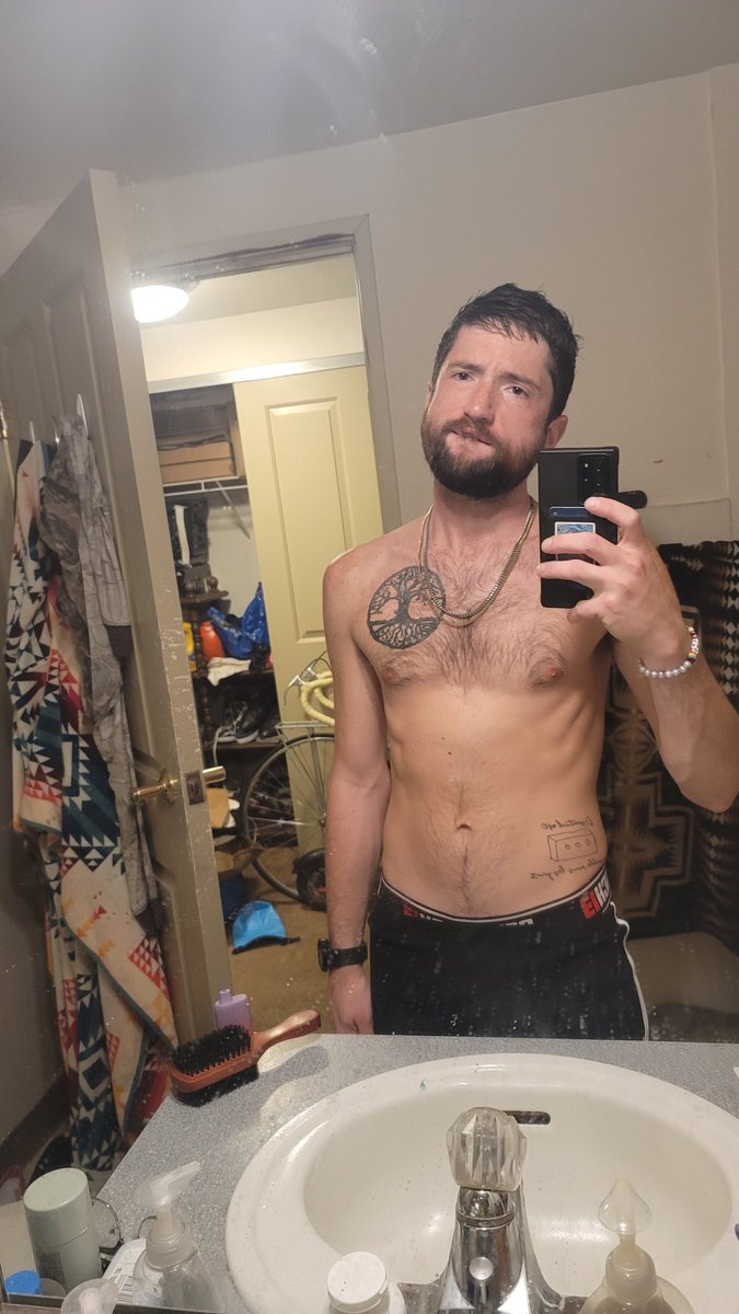 PDXMeatBoy's tweet photo. Feeling vain in these new shorts #SlutsRule https://t.co/M660k0LCkB