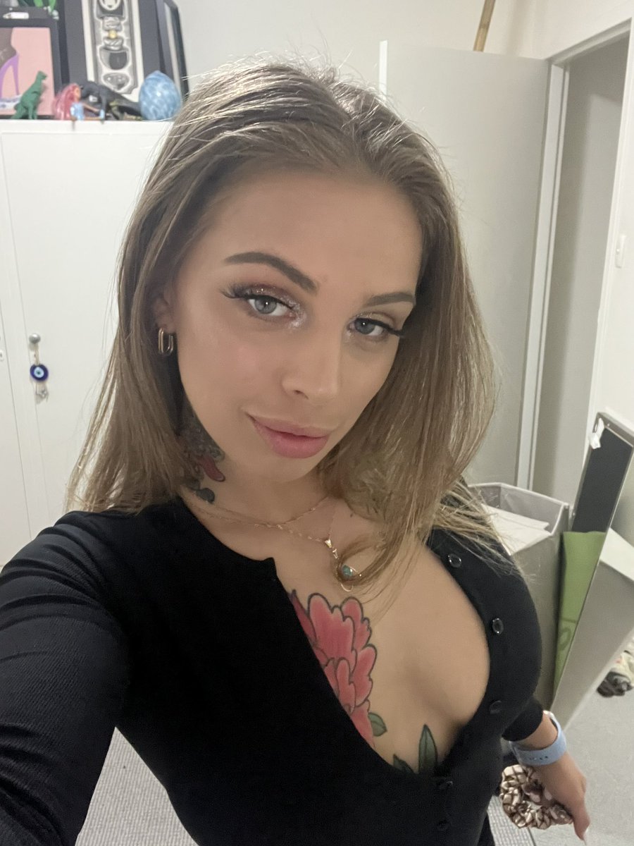 ni_nahhh's tweet photo. Hey 💅🏽
I’m posting again 🥰 come keep me company + enjoy my gallery of shoots that I can’t post anywhere else 😈🩷

https://t.co/r1uqziX7lK https://t.co/UkmXWq2g8G
