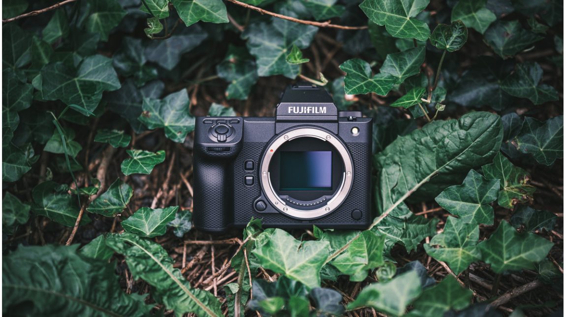 CSchoolArabia's tweet photo. فوجي تصدر FUJI GFX100 II كاميرا ميديوم فورمات بتصوير فيديو 8K ونظام تركيز مدعوم بالذكاء الاصطناعي 📷

التفاصيل عبر الرابط  https://t.co/yfTcPVL1z7

@FujifilmME 

#فوجي #كاميرا https://t.co/mnZvQbFapS