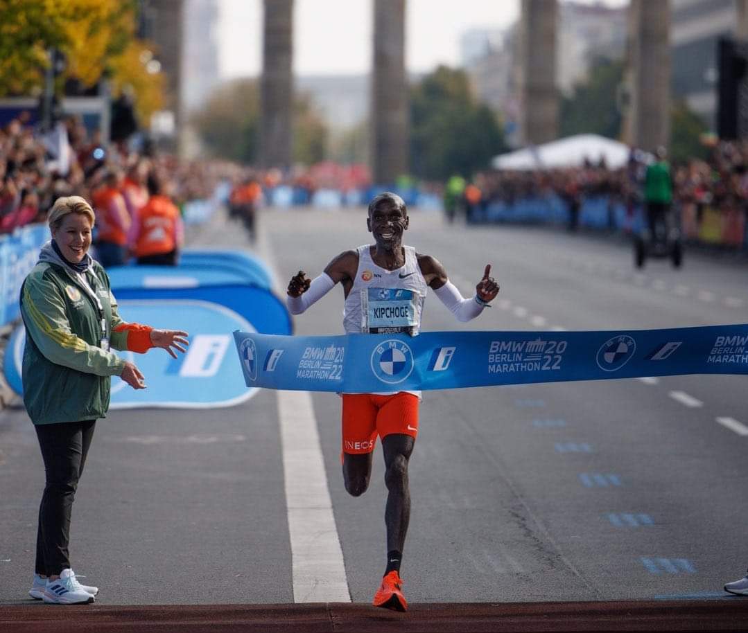 dira_digital's tweet photo. Eliud Kipchoge wins the Berlin Conference for the Fifth time in History. #CongragulationEliudKipchoge 
#BerlinMarathon https://t.co/qfdlrUVwTO