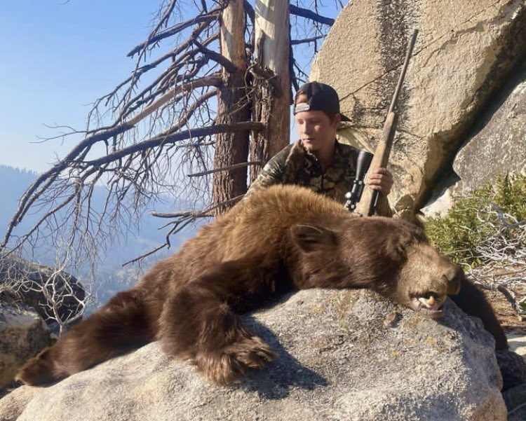 gmk_julie's tweet image. Left my 14 year old unsupervised while I went off to @G3Conference and in the space of 48 hours he shot his first buck and bear 😂
