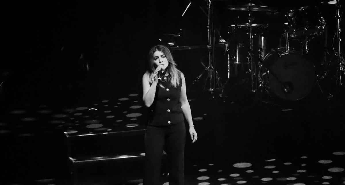 JulieZbyDE's tweet photo. #Lesamis Notre belle @juliezenattioff participait au spectacle #EtMaintenant il y a une semaine ! Elle y a magnifiquement interpreté #LaMaisonSousLesArbres ! Retrouvez-en quelques images à ce lien ;)
-> https://t.co/IZZyhMOnWC
#JulieZenatti #Becaud https://t.co/eIIciWsnPo