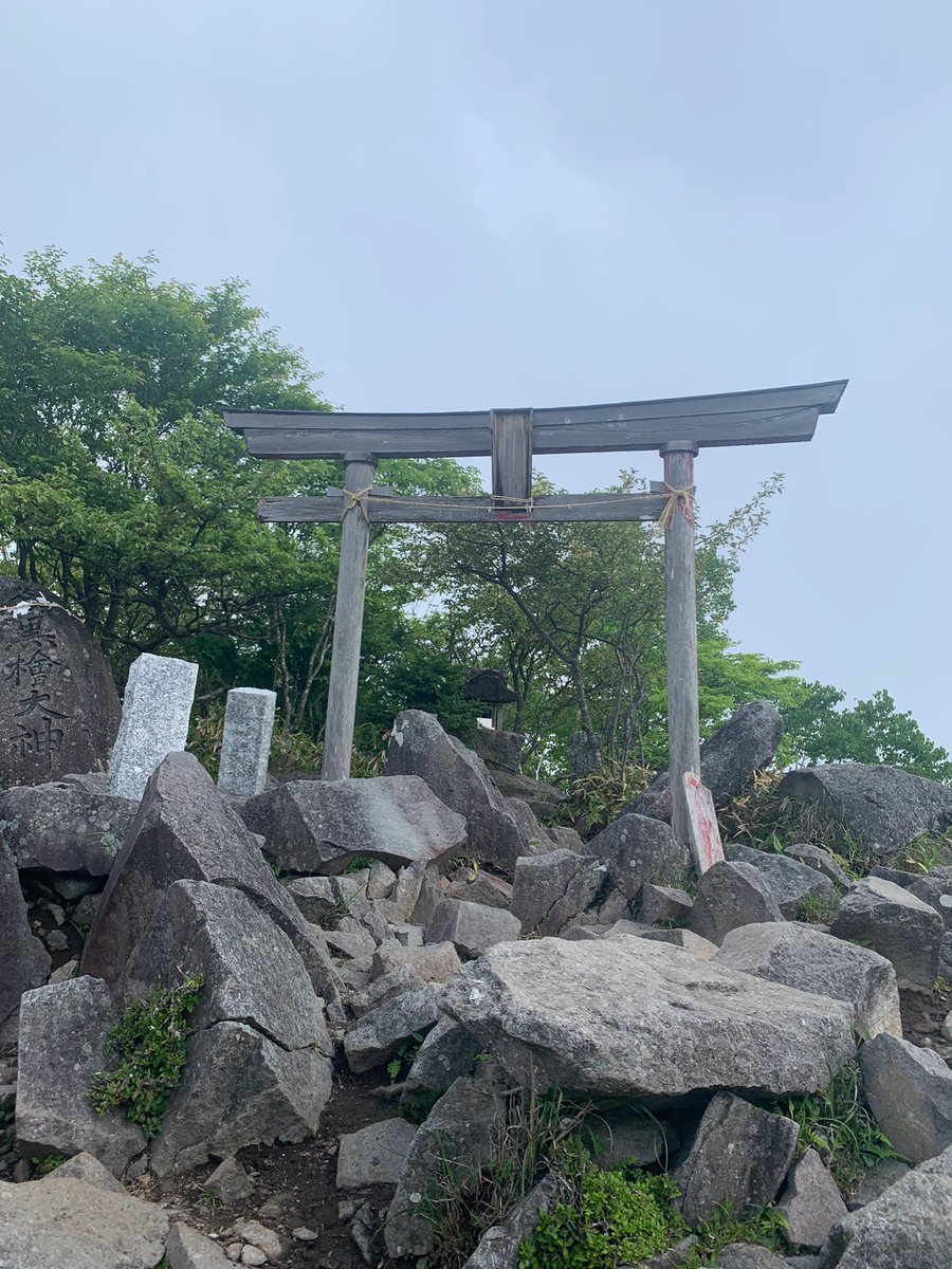 WiigrowOnline's tweet photo. 登った百名山の中の赤城山ですよ。山の頂上に着いてから、待ちきれずにコーヒーを飲んで、登ってきた風景を見下ろすと、気持ちがいいです😆😆😆

登り終わって疲れたので
全身筋肉痛です🤣🤣🤣🤣🤣
#赤城山 #登山女子 #山登り好き #山登り #ソロ登山好きな人と繋がり���い #登山キャンプ #私の山フォト https://t.co/zx3yTAnaxd