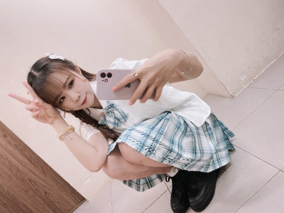 kkeellyy0229's tweet photo. 謝謝今次指名我們 3ternal Project的大家💙
有大家身體力行的支持才能夠有更多和大家見面的機會🥹🥹
希望往後每一場活動繼續有大家身體力行來支持我們每一位成員💙

題外話
說個笑話
在我拍到這張自拍前
我的手機跟我說：「你的手機容量不足，不能使用拍照功能。」
然後我。。。😵
很想快點換新手機😢 https://t.co/XWC71Yk30K
