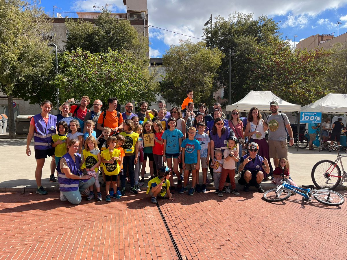 AfaLanaspa's tweet photo. Ens han donat el Premi BiTer 2023 i pedalem d'alegria!

Visca el #BiciBus de #Lanaspa!
Moltes gràcies @BiciTerrassa!
#PremiBiTer2023
#mobilitatsostenible
#Terrassa https://t.co/yR1tImqSIh