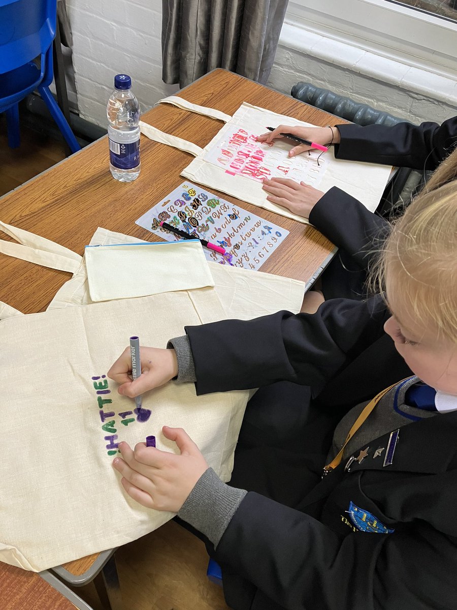 MFLHeys's tweet photo. Crafts clubs Fridays @ExCurricHeys @SchoolHeys https://t.co/OtaoHzcvrW