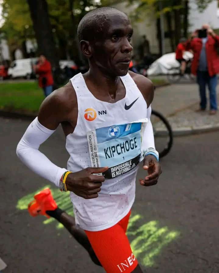 CPkugat's tweet photo. @EliudKipchoge the G.O.A.T CONGRATULATIONS 🎉 https://t.co/Sh7S3LAFnA