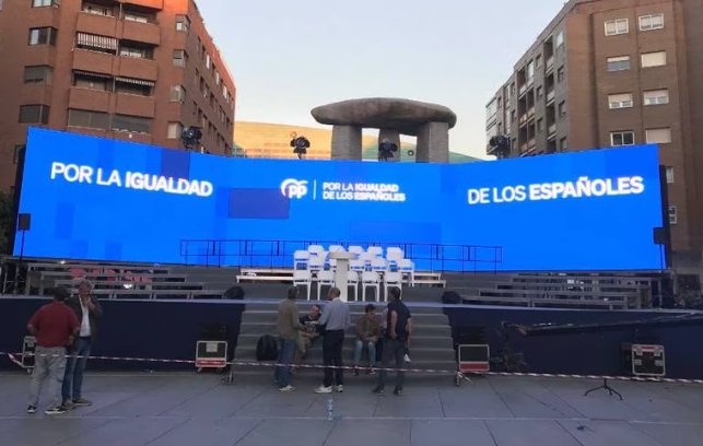 Siendo el PP un partido que rechaza que al Rey se le pueda juzgar por sus delitos como a cualquiera y contrario a que los ricos paguen sus impuestos igual que los pobres, yo no habría elegido como lema "por la igualdad de los españoles". 

Pero bueno, es que la otra opción