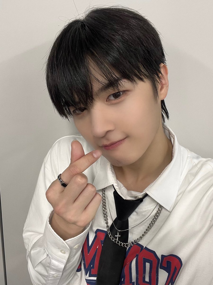 [#지은호] 
드디어 STARLIGHT TOKYO 2023 무대를 무사히 마쳤습니다..! 너무 재밌었어요!!! 

#루네이트 #LUN8 #은호 #SLT2023