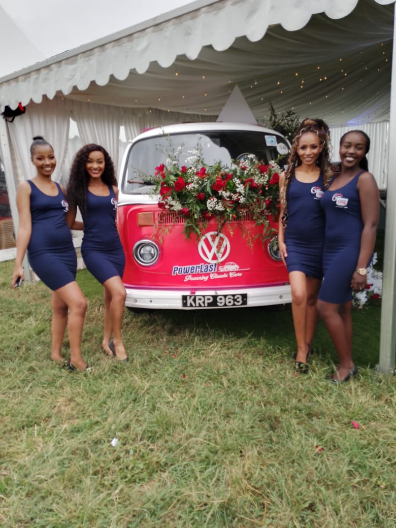 zollz's tweet photo. Pitia kwa stand ya @chlorideexide mambo ni kama haya na pia kuna goodies for you.
Btw if your battery has an issue you can call Chloride Exide and they'll deliver one to you and install it within an hour.
#ChlorideExideAtConcours
#TogetherForTheLongRun #ChlorideAt60 https://t.co/IEtAk35mRY
