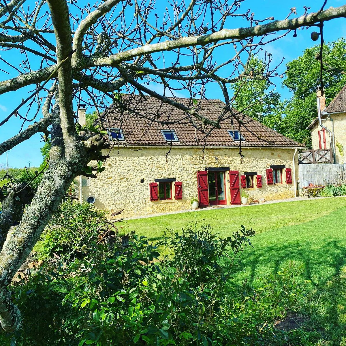 Welcome to Le Gite de Pereyroux, a perfectly positioned holiday Gite with private heated swimming pool located between Sarlat and Rocamadour. giteworld.com/holiday-rental…  
.
#giteworld #gite #gites #gitesinfrance #frenchgites #france #frenchproperty #holidayrentals #propertyabroad