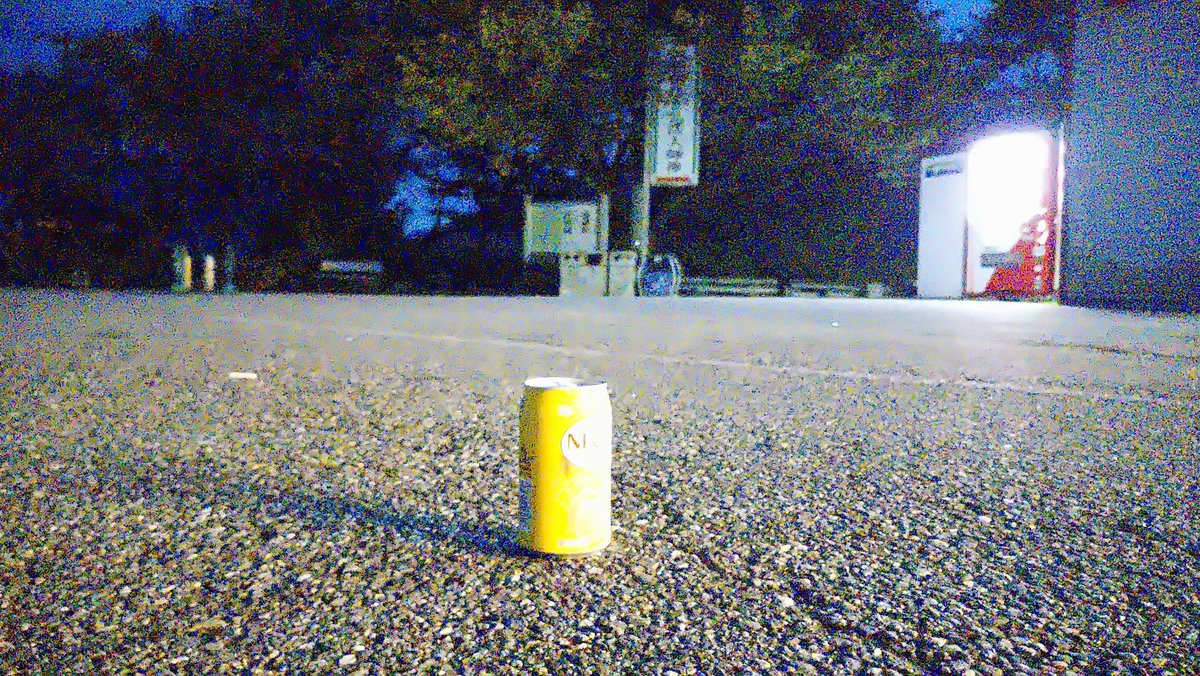 DKusaki's tweet photo. 案の定
駐車場に置きっぱなし
買い物してる時から
絶対放置していくな
と、思ったバイクの集団
空ぶかしでうるさい集団
車も一緒で小さい子供まで乗ってました
ダバコの、吸い殻は勿論
お菓子の袋、レジ袋に入ったオムツまで…
どういう頭してるのかな? https://t.co/7DA6RUd7vA