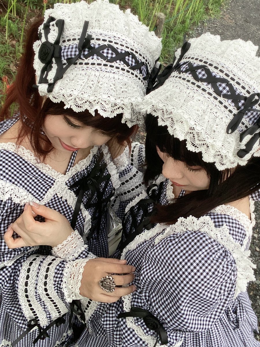 Baby_PinkoO's tweet photo. 🌹曼珠沙華と巻薔薇ドールワンピース双子🌹 https://t.co/T0pVLbdmWT