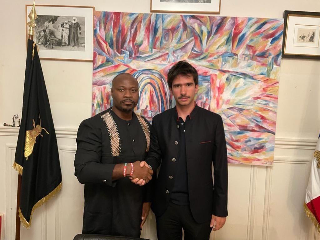 ThiernoKane's tweet photo. Asinus asinum fricat !!!
Le stripteaseur ahuri et le baveux bourrin.
Nauséabond !!!
🤮🤮🤮 https://t.co/qb2fAaoigO