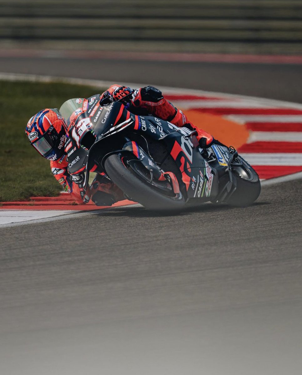 Joaan_GP's tweet photo. From 👉🏼 P.20 to P.8 🙌🏼🔝
Un lío en la primera curva dejaba a Maverick en la última posición descolgado , pero poco a poco ha ido encontrando ritmo hasta recuperar 12 posiciones 🤯 acción reacción hay que estar satisfechos si señor ENORME !
#GOMVK🚀 #IndianGP https://t.co/9x3DQ3sxcu