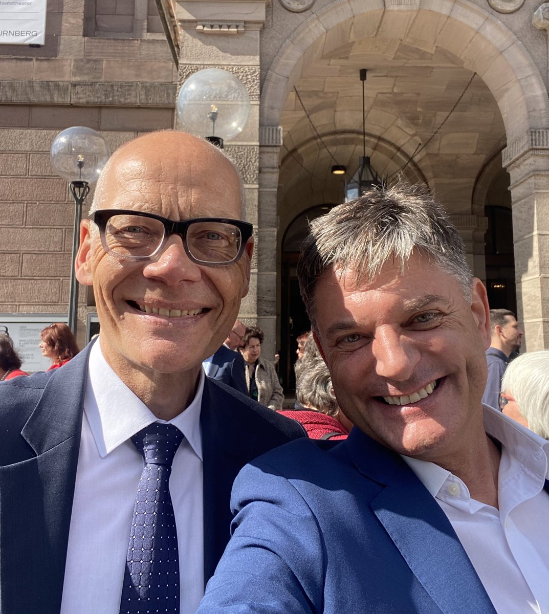 #HumanRights award ceremony: Always a good chance for networking with colleagues and friends. <a href="/UniFAU/">FAU Erlangen-Nbg</a> <a href="/TH_Nuernberg/">TH Nürnberg</a>